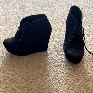 Black wedge shoes